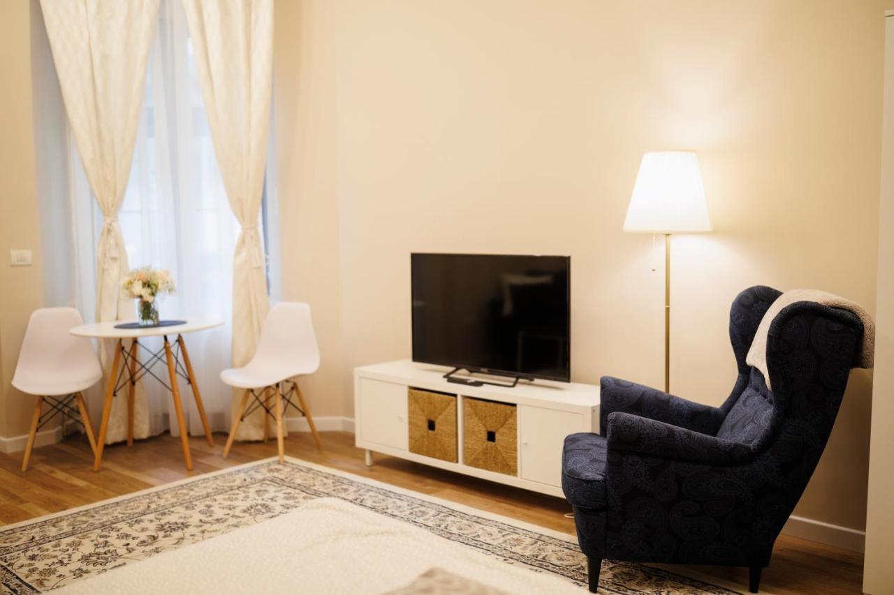 Jolie Flat In The Heart Of The City Тимишоара Экстерьер фото