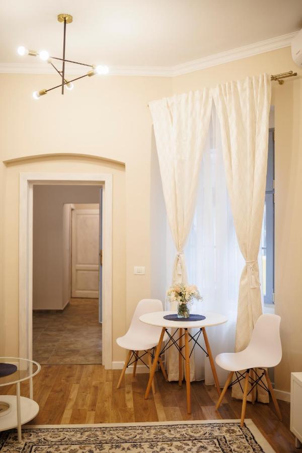 Jolie Flat In The Heart Of The City Тимишоара Экстерьер фото
